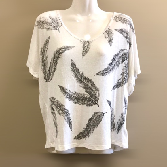 (3/40$) feather pattern casual top - Picture 1 of 3